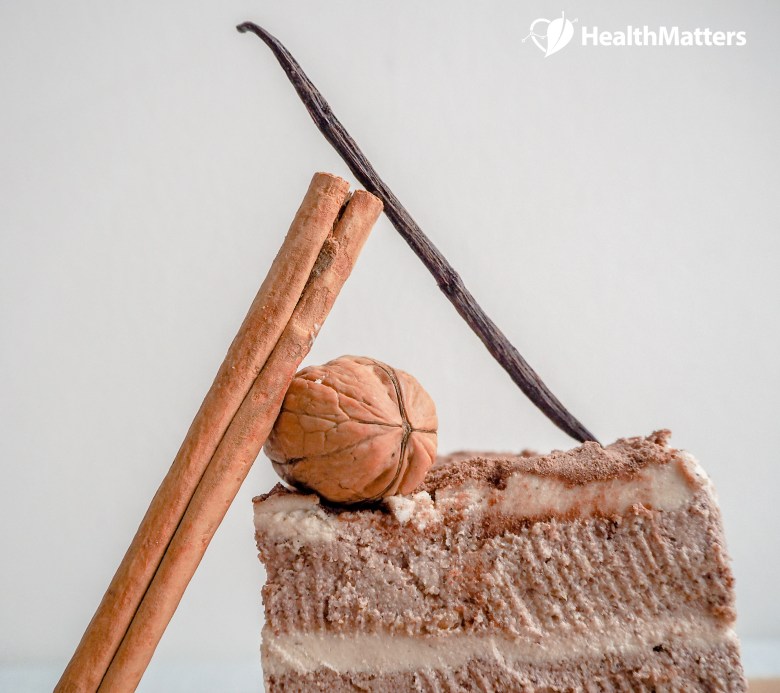 Raw Vegan Tiramisu - https://www.healthmatters.io - photo credit: www.varvaradame.com