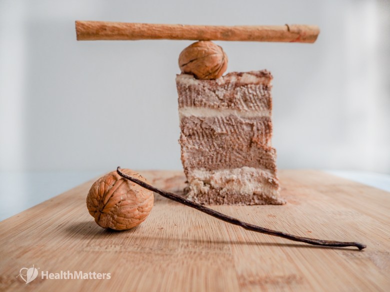 Raw Vegan Tiramisu - https://www.healthmatters.io - photo credit: www.varvaradame.com