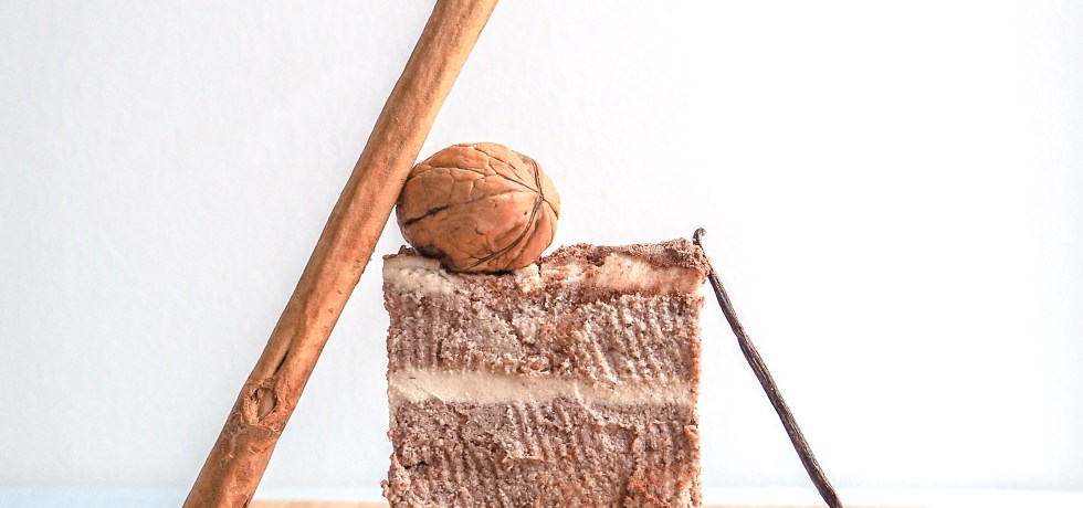 Raw Vegan Tiramisu - https://www.healthmatters.io - photo credit: www.varvaradame.com